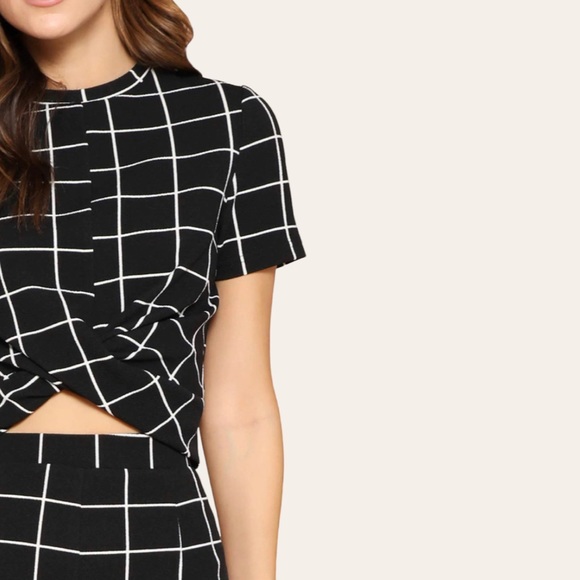 Shein Cross Wrap Front Plaid Short Sleeve Crop Top 💕 - Picture 1 of 1
